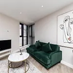 Stylish Centre Flat - Walk To Trinity & Station Apartment Leeds (West Yorkshire)