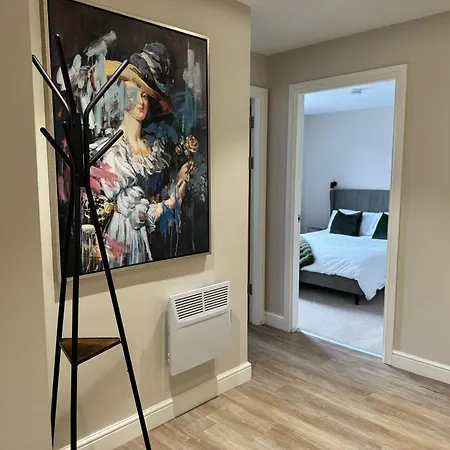 Stylish Centre Flat - Walk To Trinity & Station