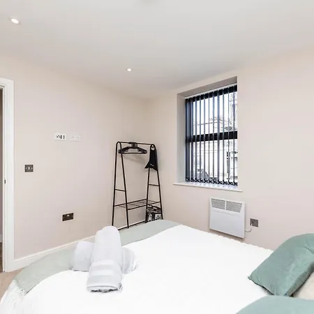 Stylish Centre Flat - Walk To Trinity & Station Leeds
