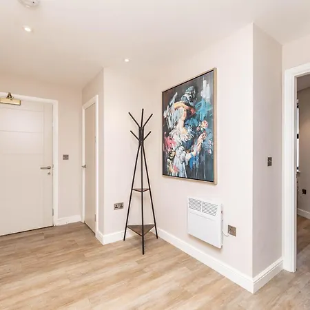 Stylish Centre Flat - Walk To Trinity & Station * Leeds (West Yorkshire)