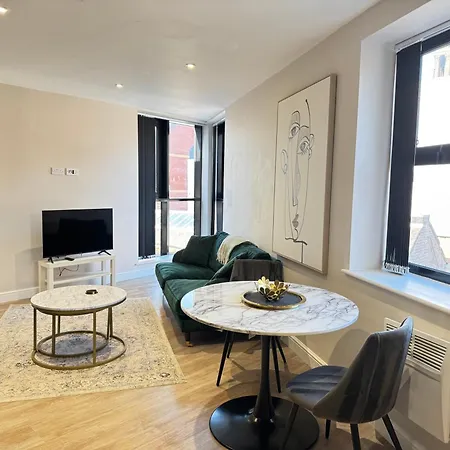 Stylish Centre Flat - Walk To Trinity & Station Apartament