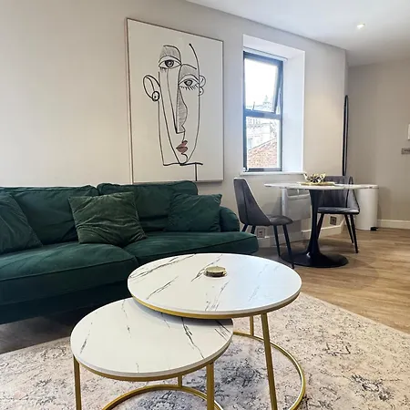 Stylish Centre Flat - Walk To Trinity & Station *
